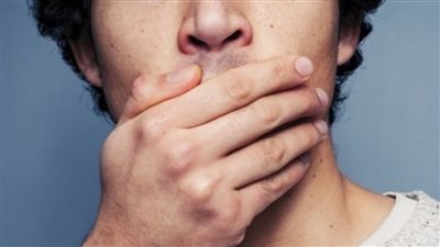 7 أمراض خطيرة تخبرك عنها كثرة التجشؤ.. احذرها