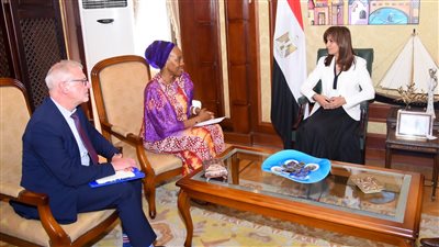 نبيلة مكرم تبحث مع نائب مدير منظمة الهجرة الدولية سبل تعزيز التعاون