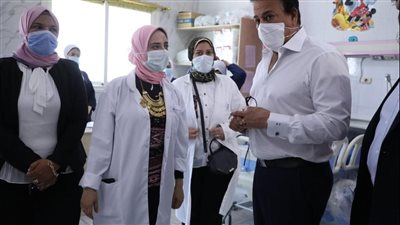 عبد الغفار يتفقد مستشفيي رأس التين العام وجمال عبدالناصر بالإسكندرية