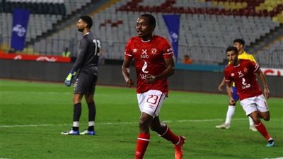 بعد مغادرة موسيمانى.. هل يرحل بيرسى تاو عن الأهلى؟ 