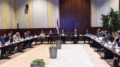 رئيس الوزراء يترأس اجتماع مجلس إدارة الهيئة الاقتصادية لقناة السويس | صور