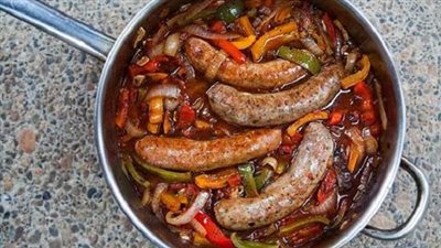 طريقة عمل السجق بالبصل والطماطم مثل الجاهز