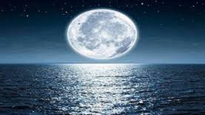 تفسير رؤية القمر في المنام وعلاقتها بإنجاب طفل جميل الشكل والخلق 