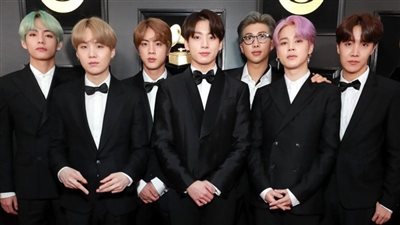 مفاجأة.. أعضاء فرقة BTS حضروا مباراة مصر وكوريا بالمدرجات | صور