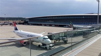 بعد توقفها بالكامل.. مطار جنيف يعلن استئناف الرحلات الجوية تدريجيا