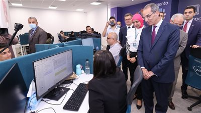وزير الاتصالات: مصر تحظى بريادة إقليمية ودولية في خدمات التعهيد