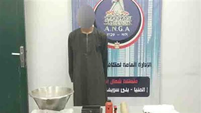 ضبط عاطل حول مسكنه إلى مصنع حشيش في المنيا 