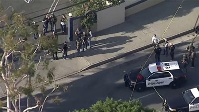 مقتل شرطيين ومشتبه به في إطلاق بكاليفورنيا