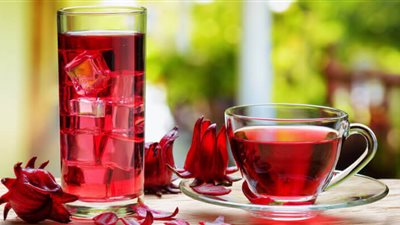 أبحاث تكشف أهمية شرب كوب من الكركديه يوميا