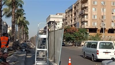 الانتهاء من تركيب الحواجز الخاصة بمترو الأنفاق في شارع الهرم| صور 