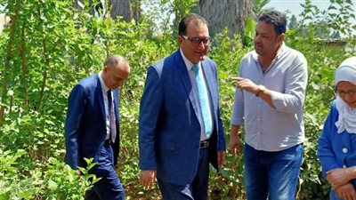 مستشار وزير الزراعة يتفقد جهود توطين صناعة الحرير الطبيعي بالقليوبية 