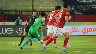 خبير تحكيمي يحسم جدل هدف الأهلي الملغي وركلة جزاء إيسترن كومباني