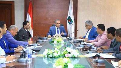 محافظ سوهاج يترأس اجتماع غرفة العمليات الرئيسية لمتابعة موقف توريد القمح 