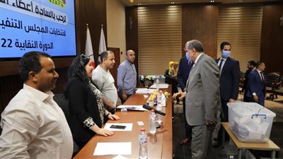 وزير القوي العاملة يتفقد لجان انتخابات مجالس إدارة 15 نقابة عامة 