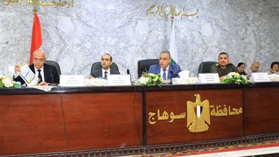 تعرف على قرارات المجلس التنفيذي بمحافظة سوهاج بحضور أعضاء مجلسي النواب والشيوخ 