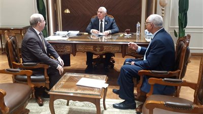 وزير الزراعة يباشر عمله من مقر الوزارة بالعاصمة الإدارية الجديدة