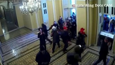 لجنة التحقيق تعرض لأول مرة لقطات لعملية اقتحام الكابيتول | فيديو