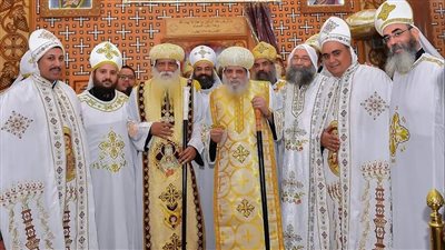 الأنبا مرقوريوس يرسم كاهنيْن للخدمة في إيبارشية جرجا