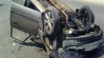 مصرع طفل وإصابة والديه في انقلاب سيارة بطريق الضبعة الإقليمي