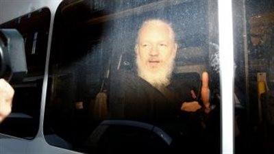 الحكومة البريطانية توافق على طلب تسليم جوليان أسانج إلى الولايات المتحدة