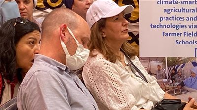 بالطبل والمزمار والزغاريد.. أهالي دروة بالمنيا يستقبلون ممثلي السفارة الكندية ومنظمة الفاو.. والوفد يفتتح مشروع تمكين المرأة الريفية | فيديو وصور