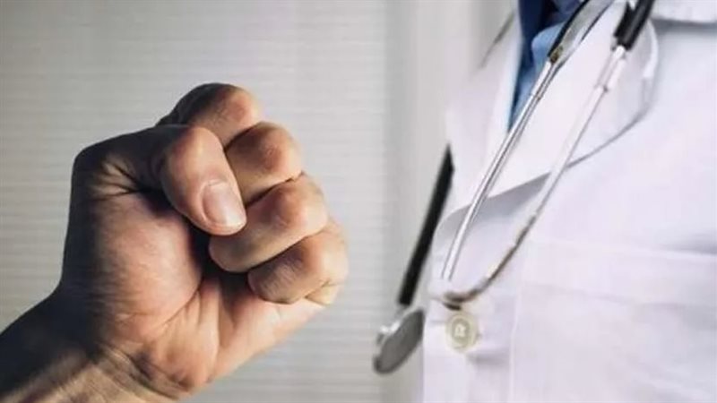 الاعتداء على الطواقم