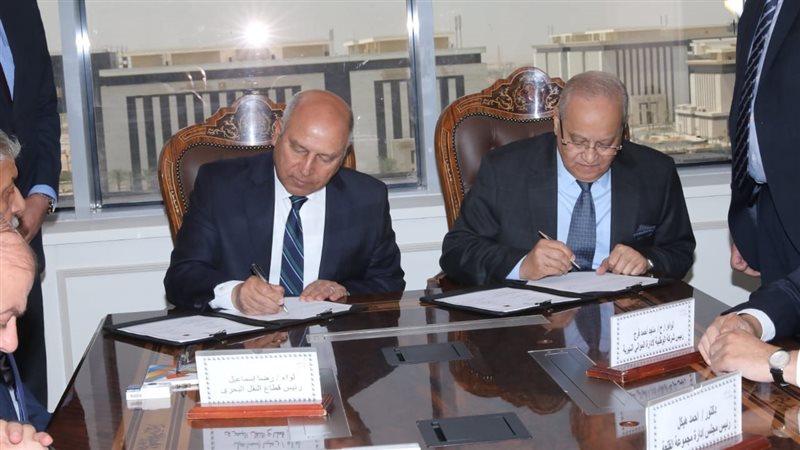 وزير النقل اثناء