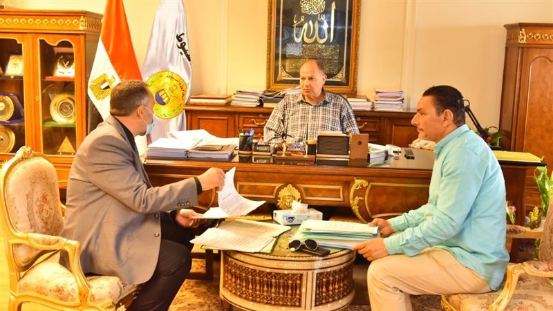 اجتماع محافظ أسيوط
