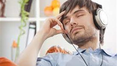 تفسير حلم سماع الأغاني وعلاقته بسماع أخبار سيئة 