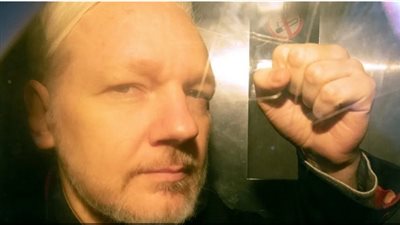 مؤسس موقع ويكيليكس يرسل برقية من داخل السجن إلى ملك بريطانيا 