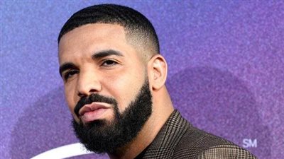 تفاصيل إصدار المغني دريك ديوان شعر للمرة الأولى