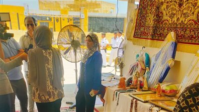 وفد أصحاب الحرف اليدوية والتراثية بأسيوط يشارك فى معرض