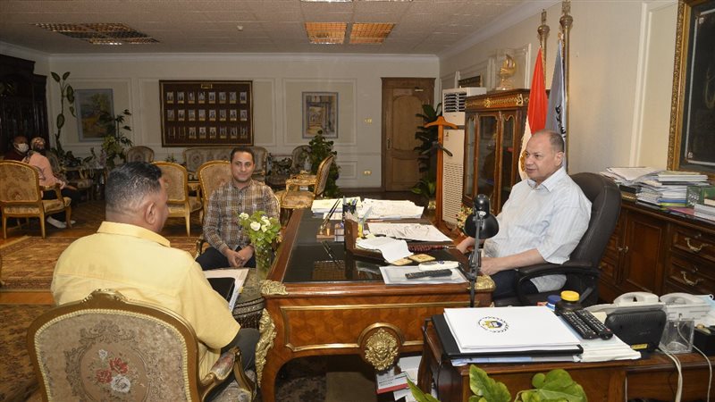 اجتماع محافظ أسيوط