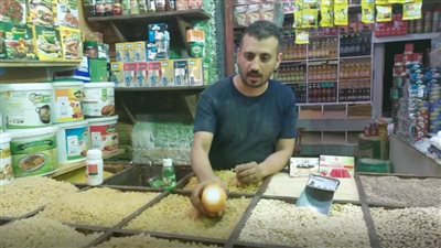 بائع عن ارتفاع أسعار البقوليات: 