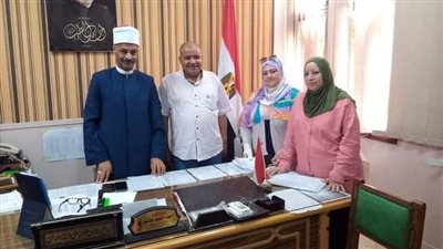 هاشم يجتمع مع موجهي التربية الفنية والاقتصاد المنزلي بالمنطقة الأزهرية بالإسكندرية 