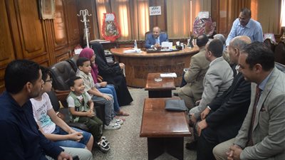 وضع أسس العمل الجديدة بكهرباء الشرقية وتكريم أسرة وحيد الجندى 