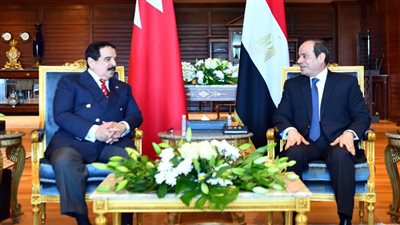 السيسي بؤكد لملك البحرين اعتزاز مصر بالروابط التاريخية بين البلدين والشعبين الشقيقين