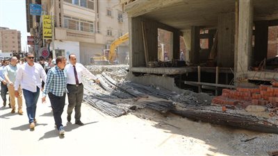 محافظ المنوفية يزيل مبنى مخالفا بدون ترخيص| صور