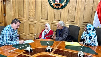 محافظ المنوفية يوجه بتوفير كشك وكرسي كهربائى لطفلة من ذوى الهمم