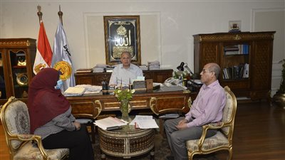 محافظ أسيوط يناقش خطة تسريع تحصيل الإيرادات بالوحدات المحلية 