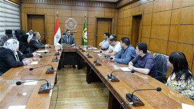 محافظ الدقهلية يوجه بتعظيم الاستفادة من كافة الكوادر الطبية 