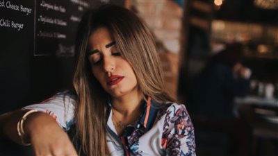 إطلالة هادئة لـ منة فضالي في أحدث ظهور