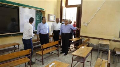 محافظ المنيا يتابع جاهزية لجان المدارس لاستقبال امتحانات شهادة الثانوية العامة