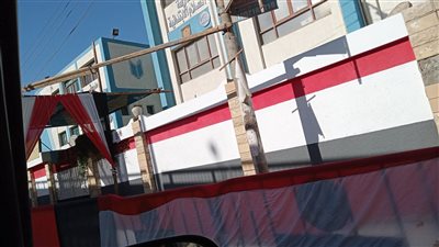 أمن الفيوم يزين مداخل لجان الثانوية العامة بعلم مصر ويحيطها بحواجز حديدية