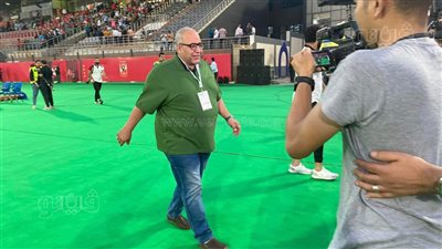 سر وجود بيومي فؤاد في مدرجات ستاد مباراة القمة 124 | فيديو وصور 