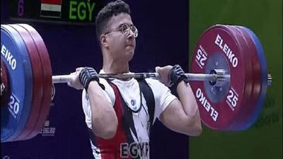 بطل العالم في رفع الأثقال: كسرت الرقم العالمي وعمرى 16 عاما