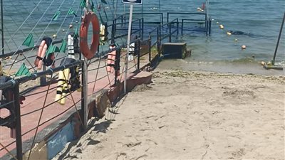 محافظ الإسكندرية: البدء فى تجهيز جزء من شاطئ ذوي الهمم بالمندرة لاستقبال المكفوفين