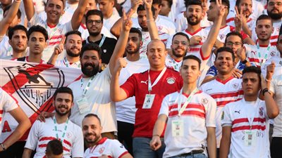هتافات خاصة من جماهير الزمالك للسعيد وشيكابالا قبل مباراة بيراميدز | فيديو