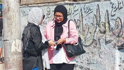 أولياء الأمور يساندون أبناءهم بأول أيام امتحانات الثانوية العامة 2022 | صور 