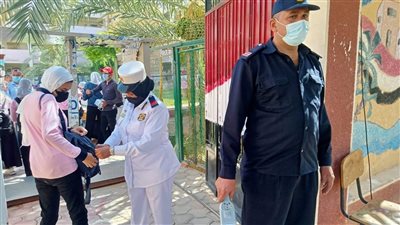 انتشار الشرطة النسائية لتأمين امتحانات الثانوية العامة بالوادي الجديد | صور